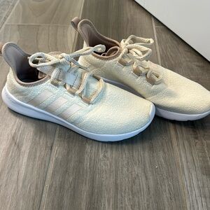 Women’s Adidas Cloudfoam Sneakers Size 7